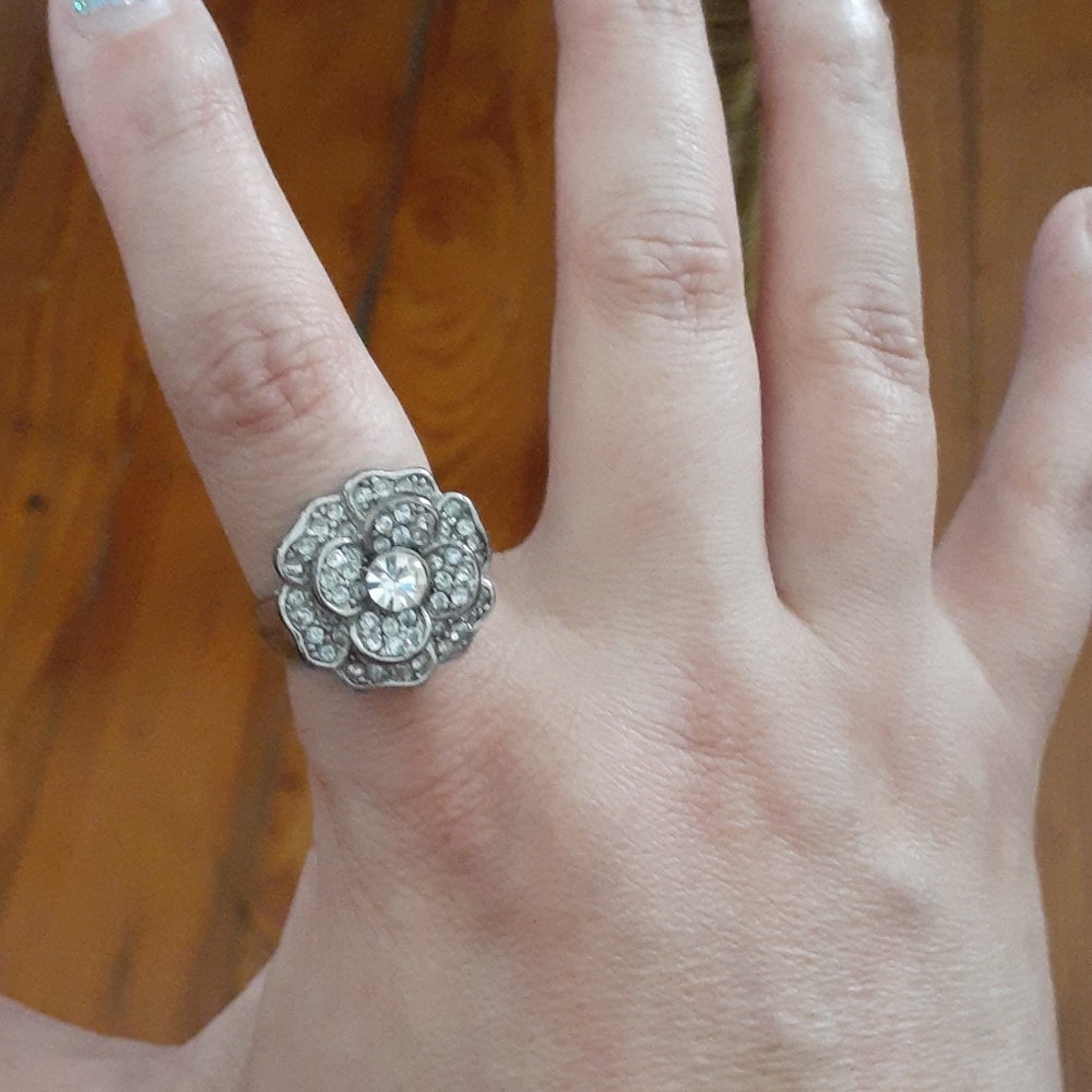 Rhinestone flower ring
